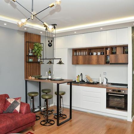 Mirror Apartment With Private Parking Novi Sad Esterno foto