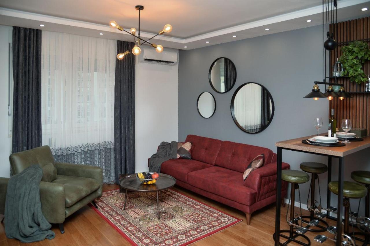Mirror Apartment With Private Parking Novi Sad Esterno foto