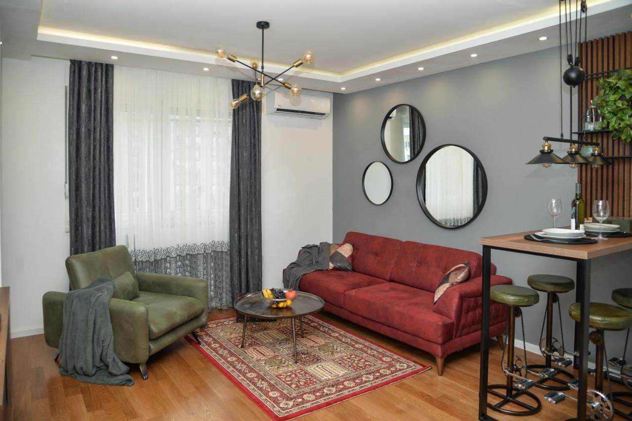 Mirror Apartment With Private Parking Novi Sad Esterno foto